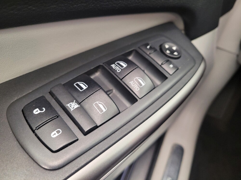 2019 Jeep Cherokee in Downey, CA 90241 - 18093473 27