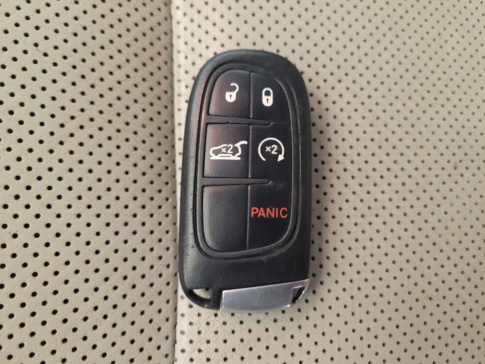 2019 Jeep Cherokee in Downey, CA 90241 - 18093473 32