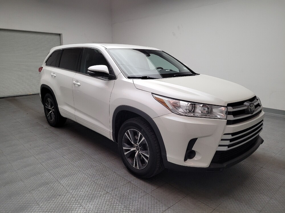 2018 Toyota Highlander in Downey, CA 90241 - 18093477 13