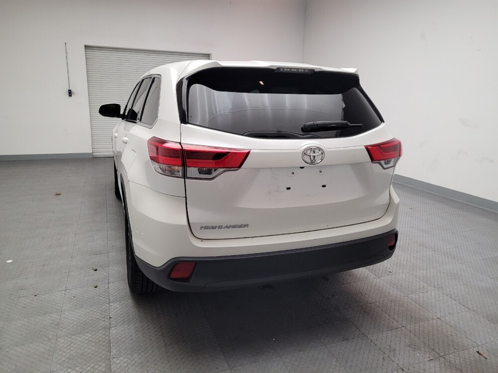 2018 Toyota Highlander in Downey, CA 90241 - 18093477 6
