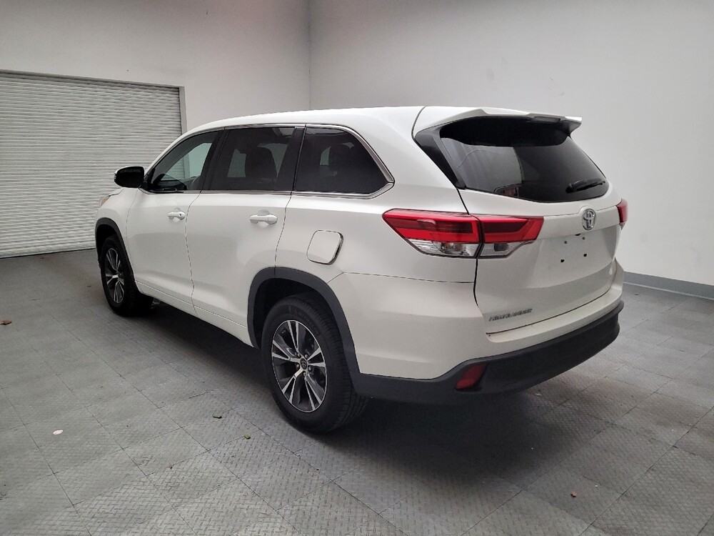 2018 Toyota Highlander in Downey, CA 90241 - 18093477 5