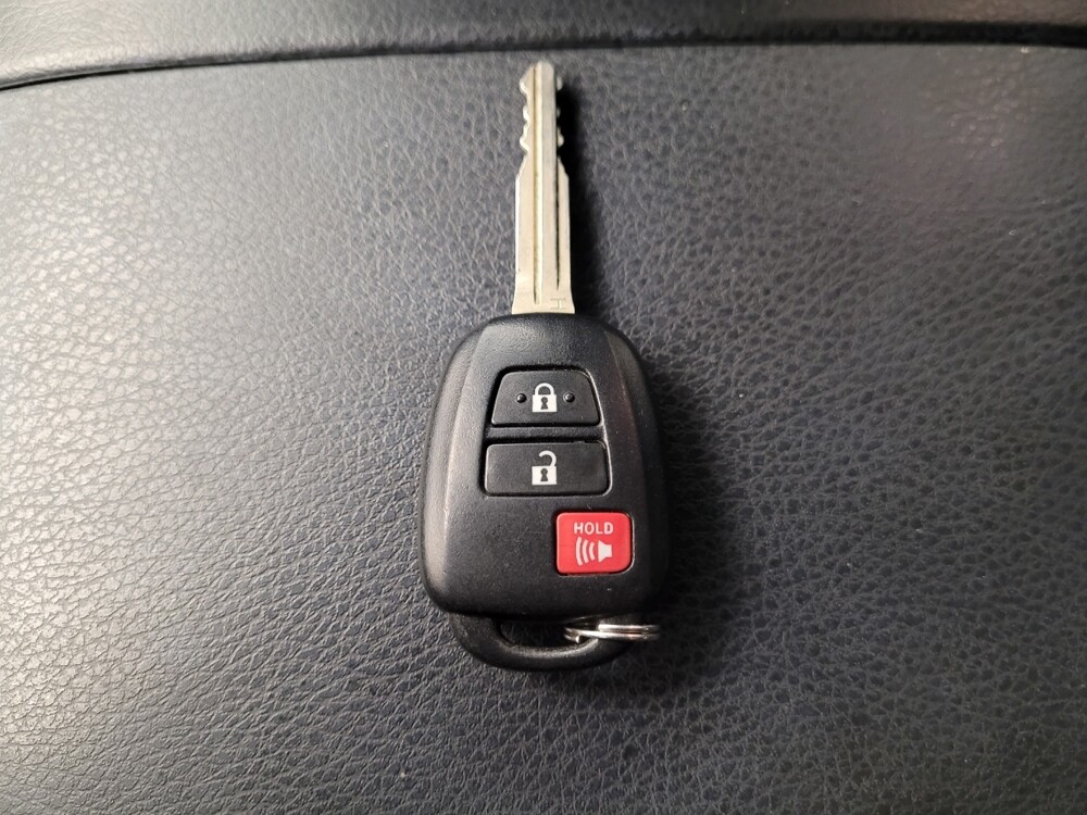 2018 Toyota Highlander in Downey, CA 90241 - 18093477 32