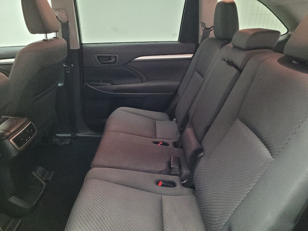 2018 Toyota Highlander in Downey, CA 90241 - 18093477 18