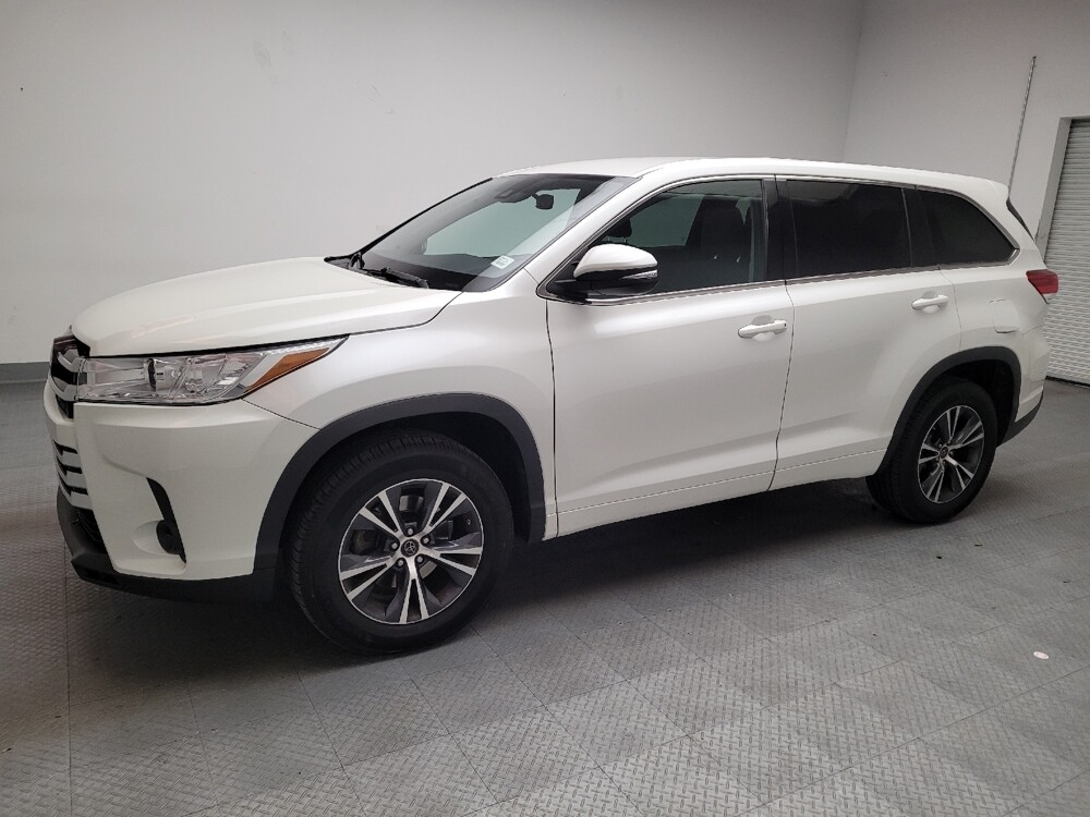 2018 Toyota Highlander in Downey, CA 90241 - 18093477 2