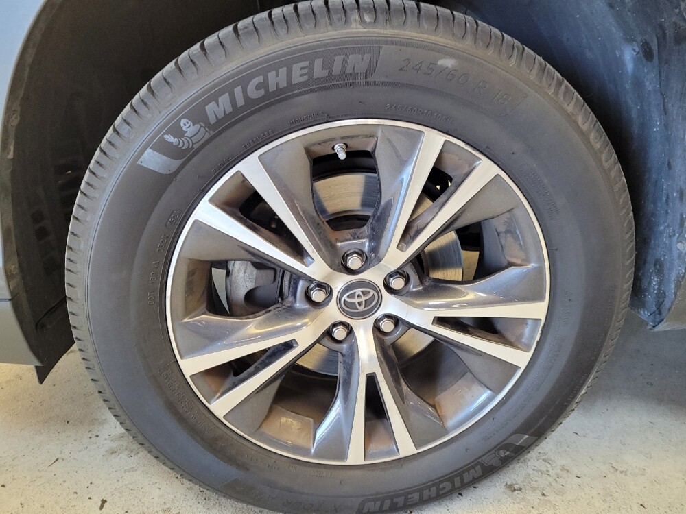 2018 Toyota Highlander in Downey, CA 90241 - 18093477 31