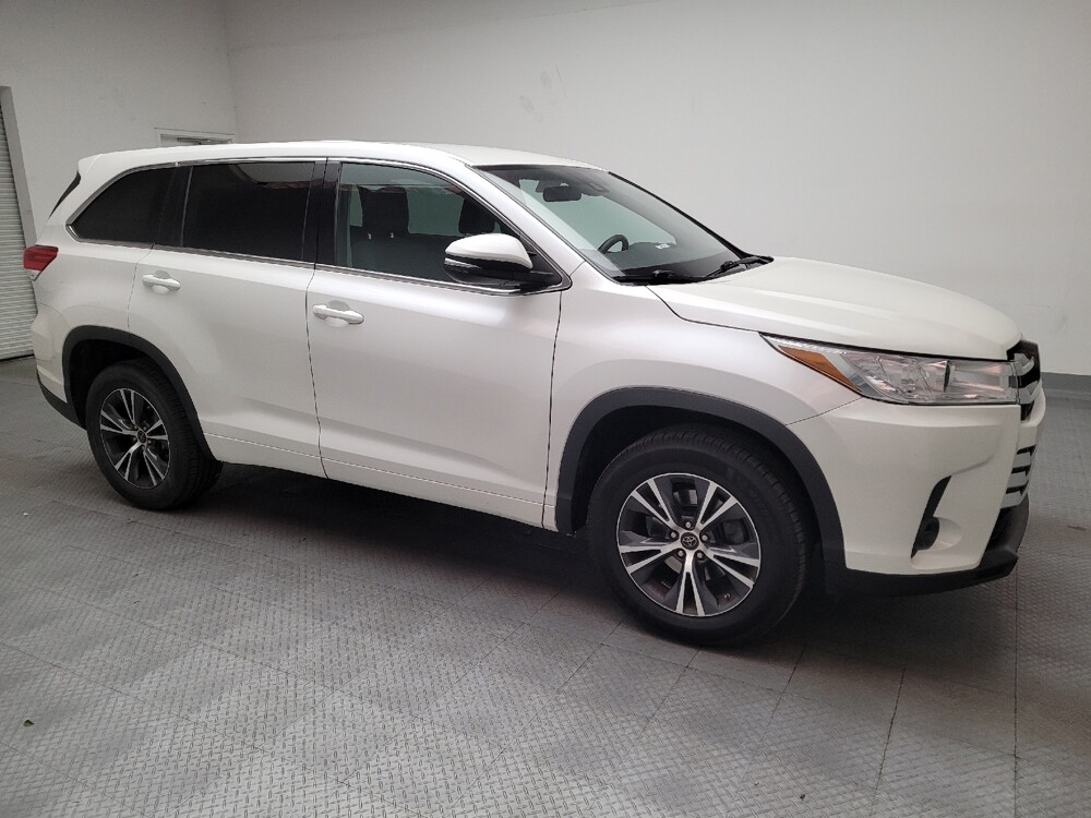 2018 Toyota Highlander in Downey, CA 90241 - 18093477 11