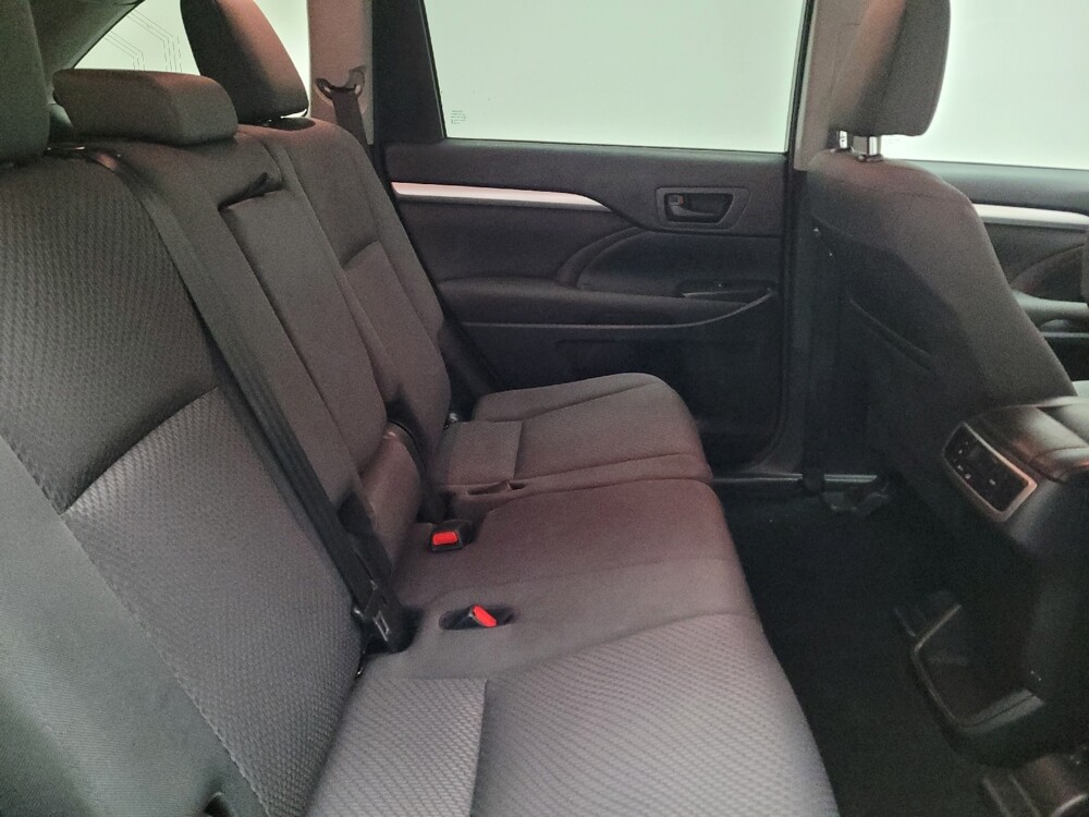 2018 Toyota Highlander in Downey, CA 90241 - 18093477 19