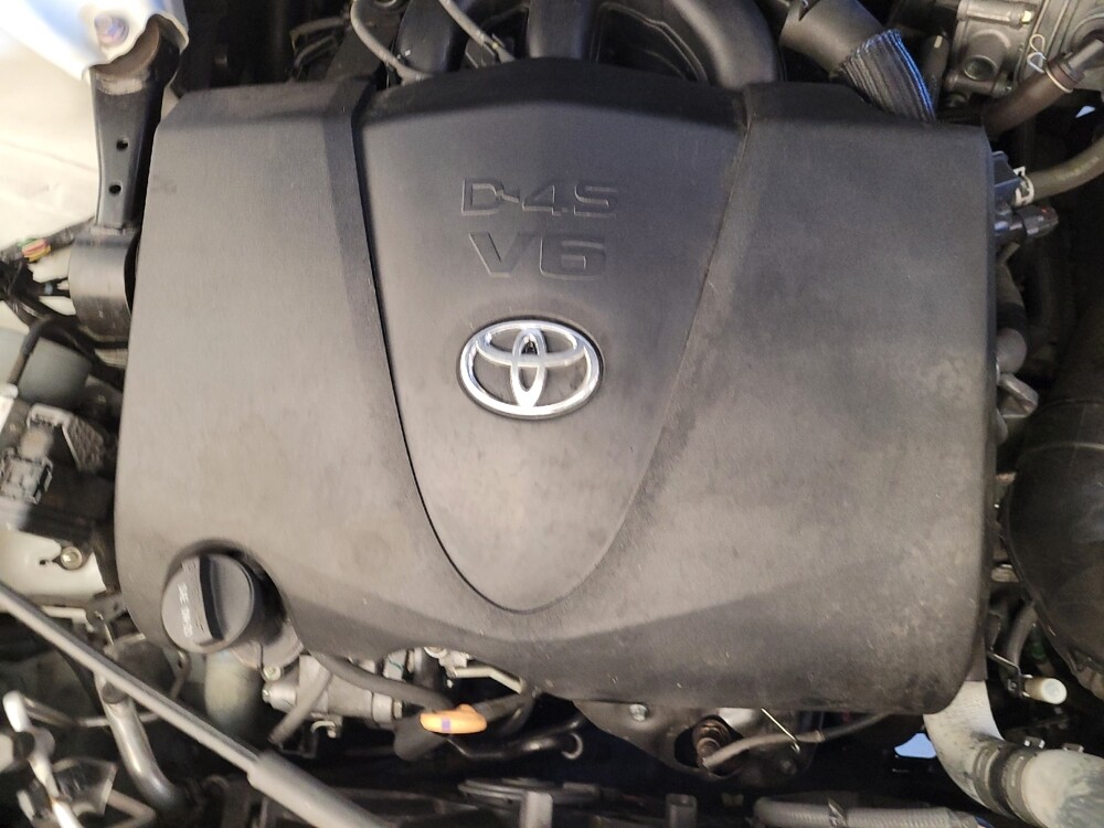 2018 Toyota Highlander in Downey, CA 90241 - 18093477 30