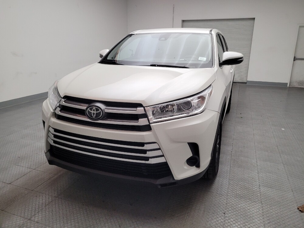 2018 Toyota Highlander in Downey, CA 90241 - 18093477 15