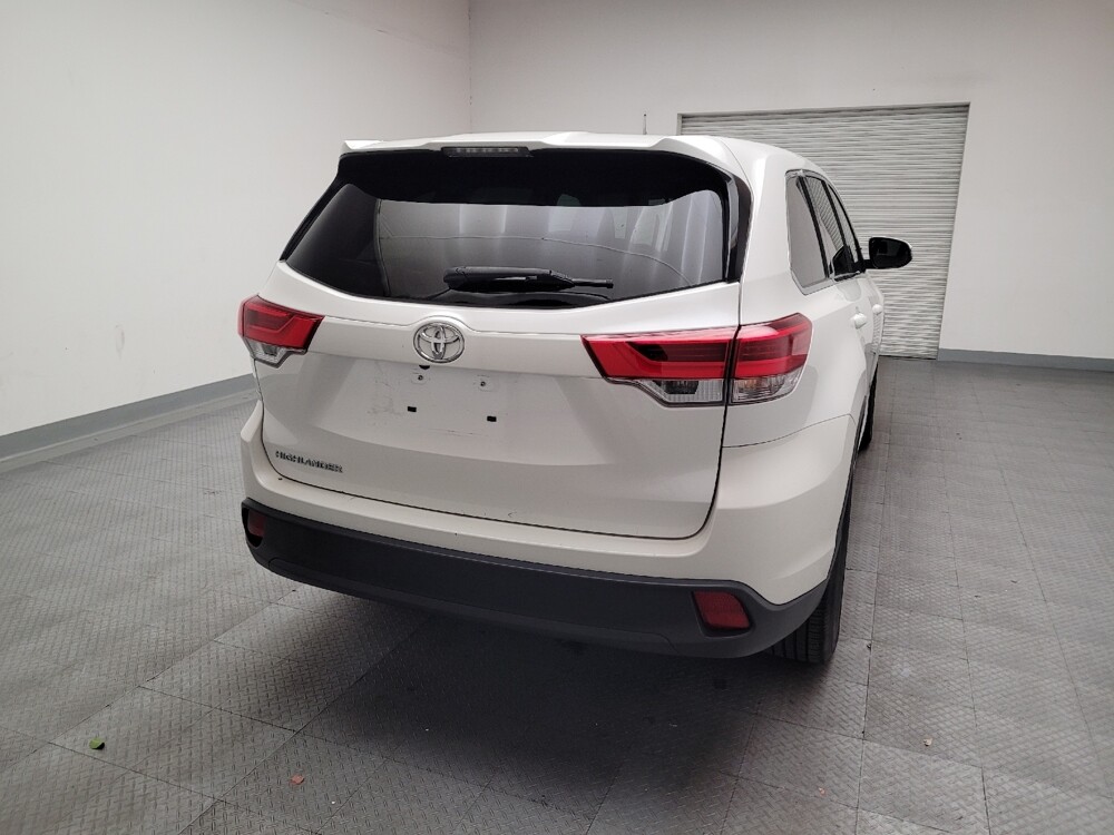 2018 Toyota Highlander in Downey, CA 90241 - 18093477 7