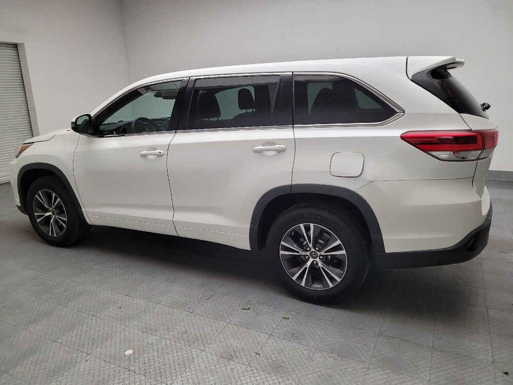 2018 Toyota Highlander in Downey, CA 90241 - 18093477 3