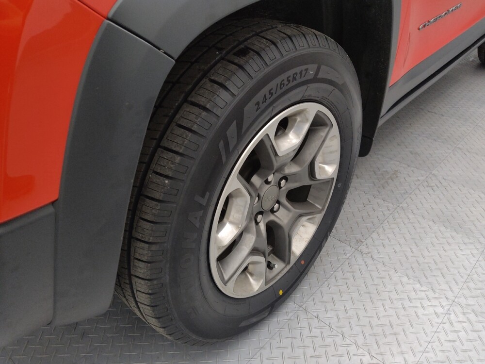 2019 Jeep Cherokee in Gladstone, MO 64118 - 18093479 31