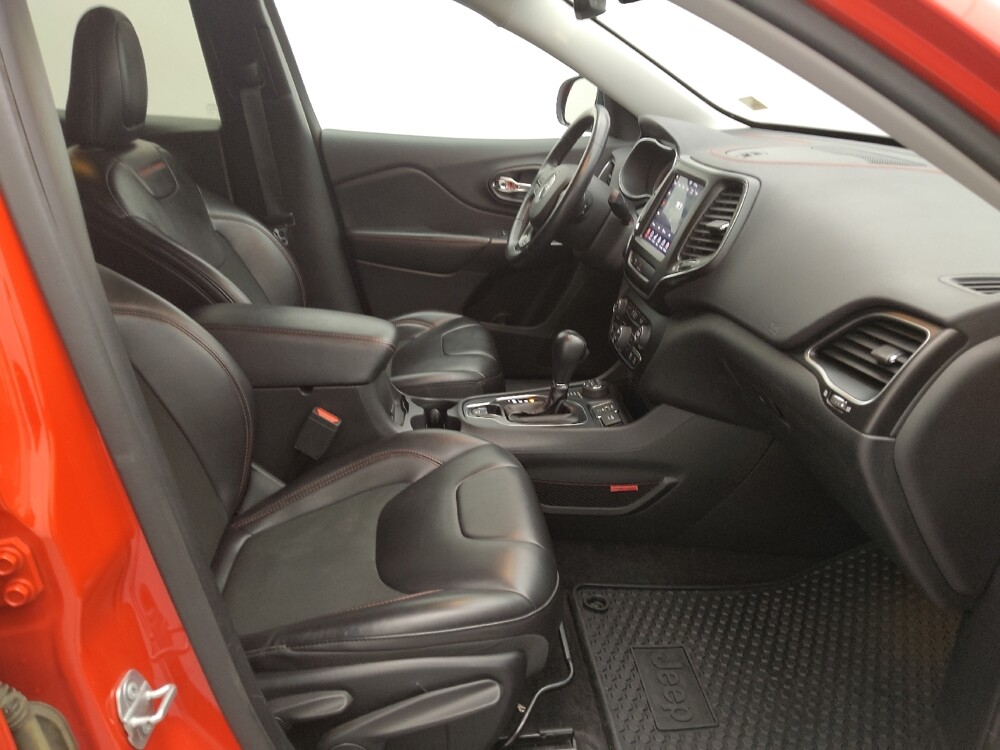 2019 Jeep Cherokee in Gladstone, MO 64118 - 18093479 21