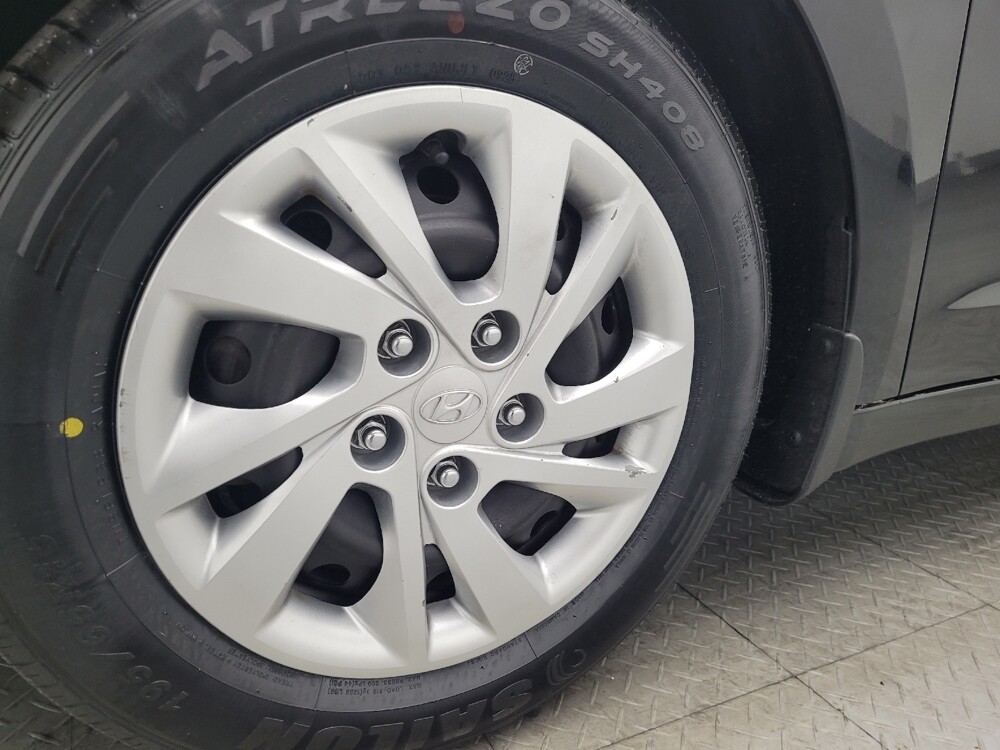 2017 Hyundai Elantra in Savannah, GA 31419 - 18093498 31