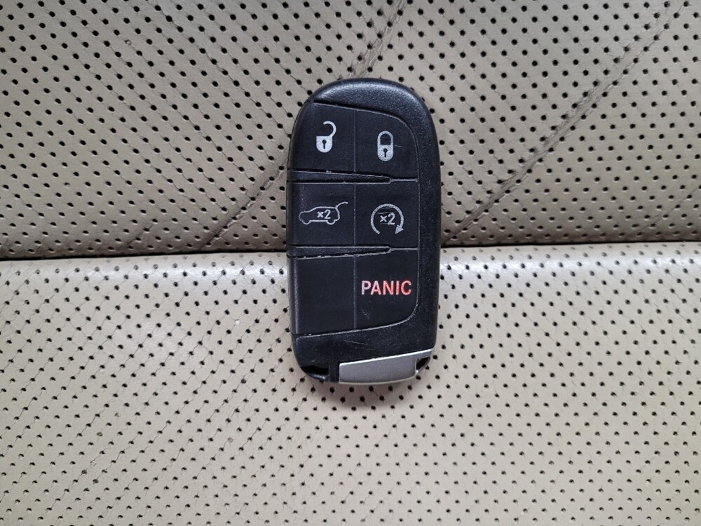 2015 Jeep Grand Cherokee in Las Vegas, NV 89104 - 18093533 32