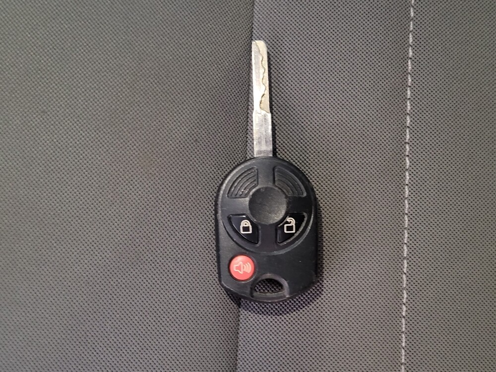 2016 Ford Escape in Jacksonville, FL 32225 - 18093553 32