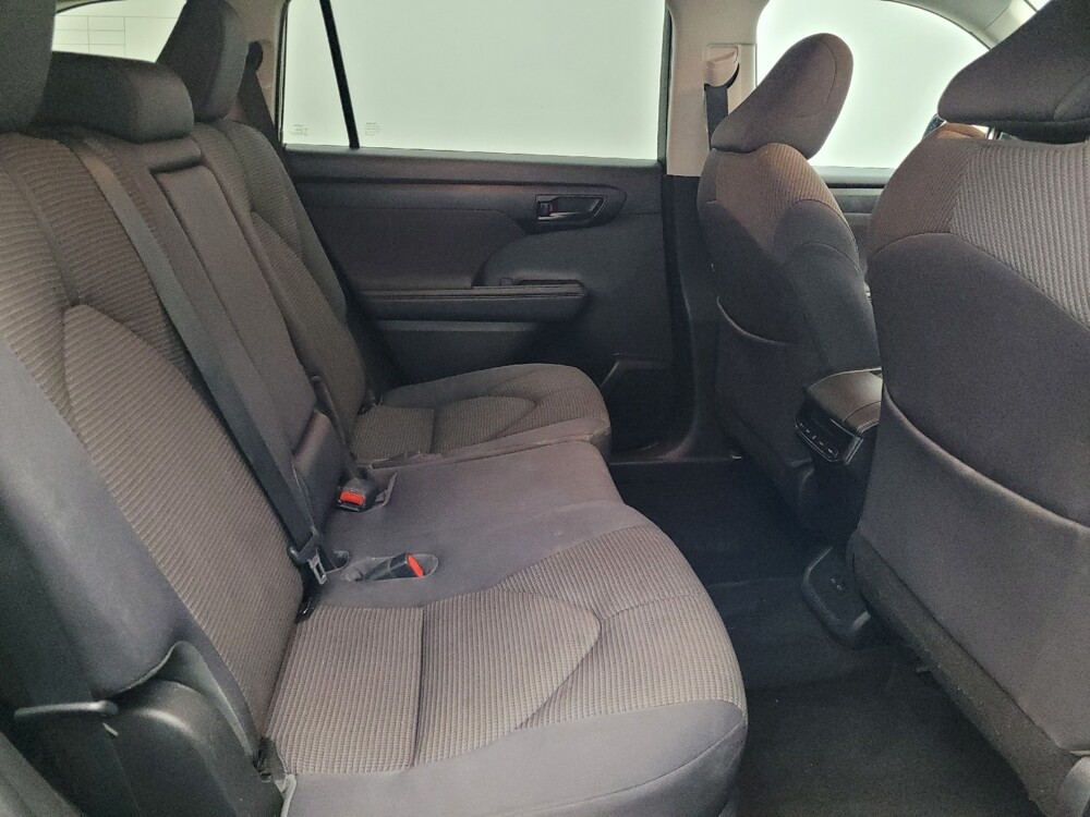 2022 Toyota Highlander in Jacksonville, FL 32225 - 18093557 19