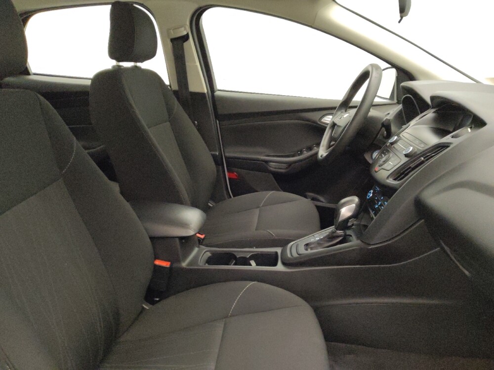 2018 Ford Focus in Glendale, AZ 85301 - 18093616 21