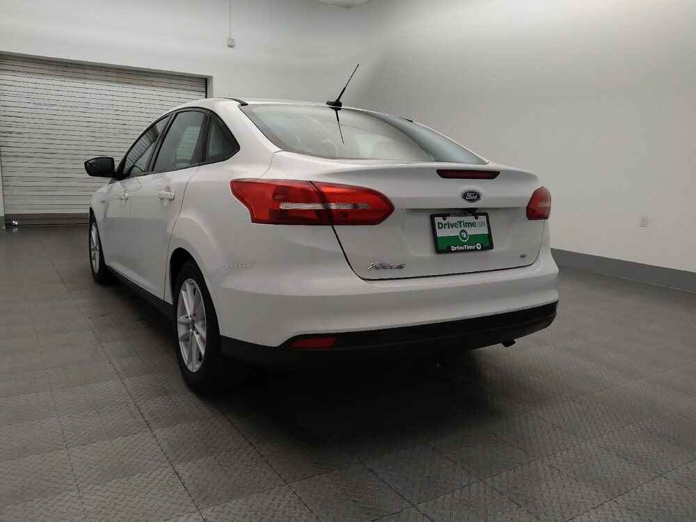 2018 Ford Focus in Glendale, AZ 85301 - 18093616 5