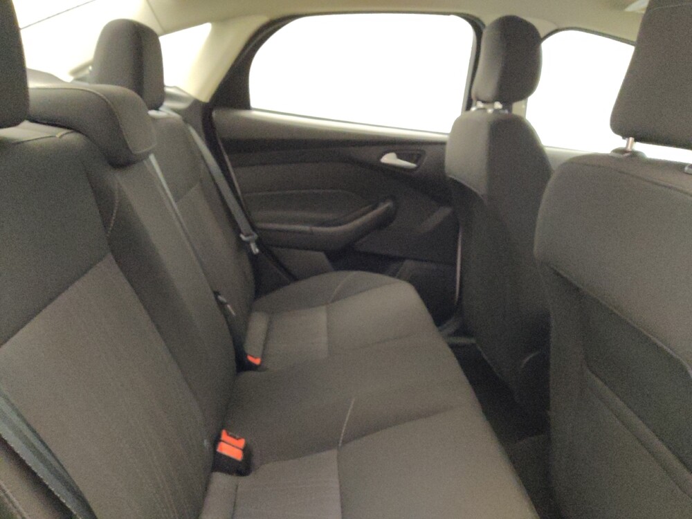 2018 Ford Focus in Glendale, AZ 85301 - 18093616 19