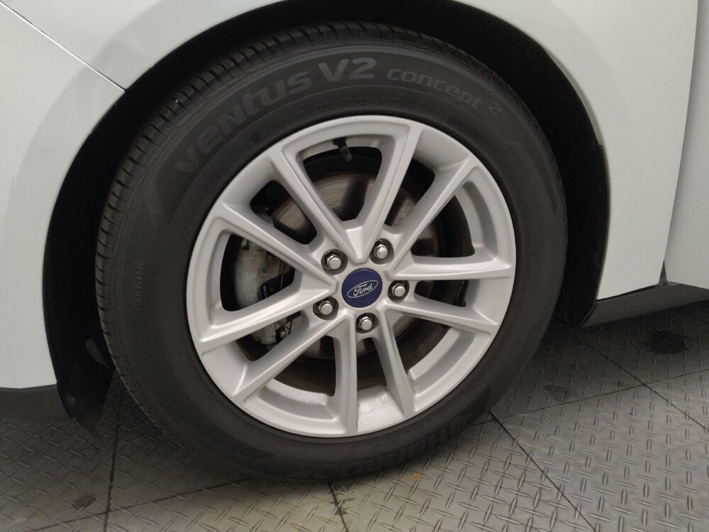 2018 Ford Focus in Glendale, AZ 85301 - 18093616 31