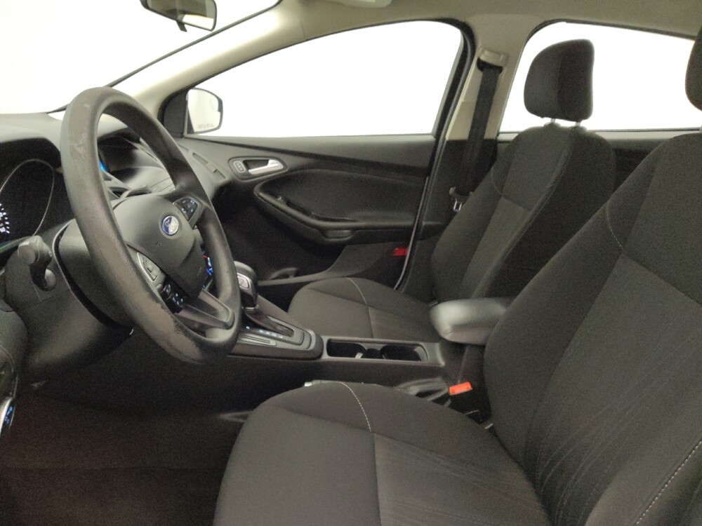 2018 Ford Focus in Glendale, AZ 85301 - 18093616 17