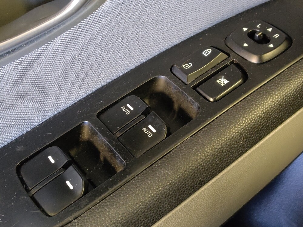 2016 Kia Soul in Live Oak, TX 78233 - 18093618 27