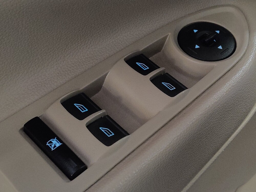 2018 Ford Escape in Jacksonville, FL 32210 - 18093675 27