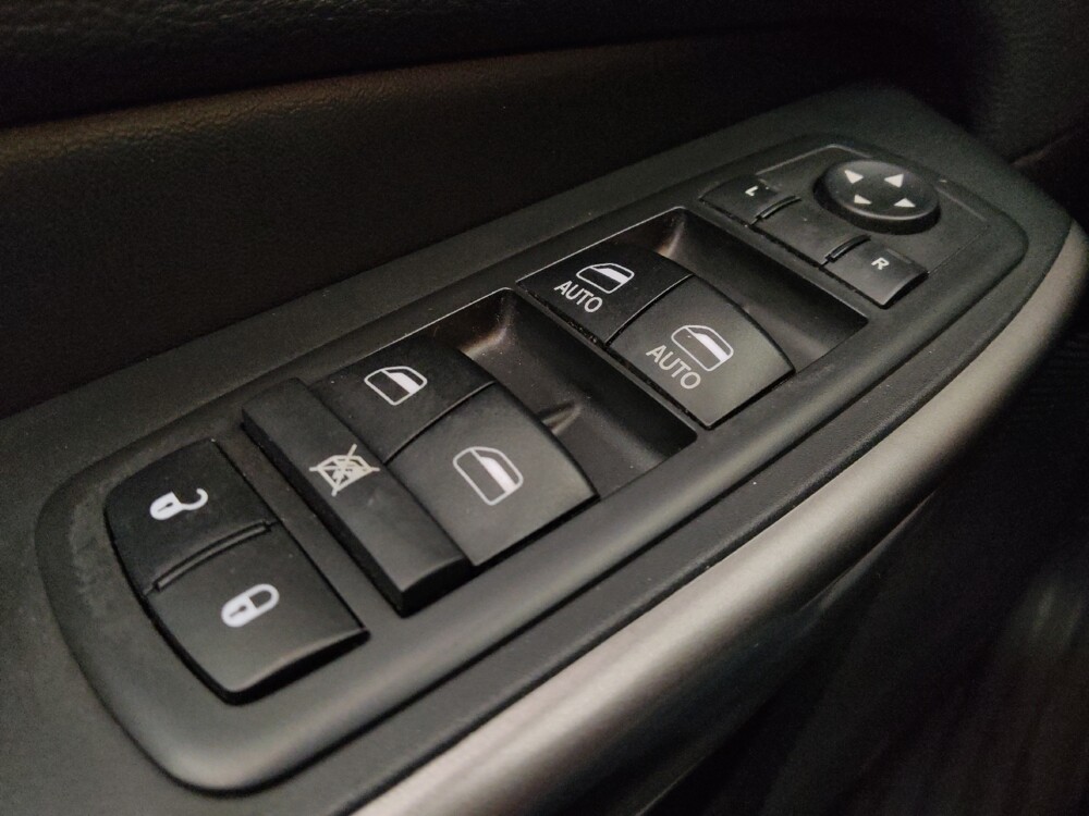 2019 Jeep Cherokee in Glendale, AZ 85301 - 18093784 27