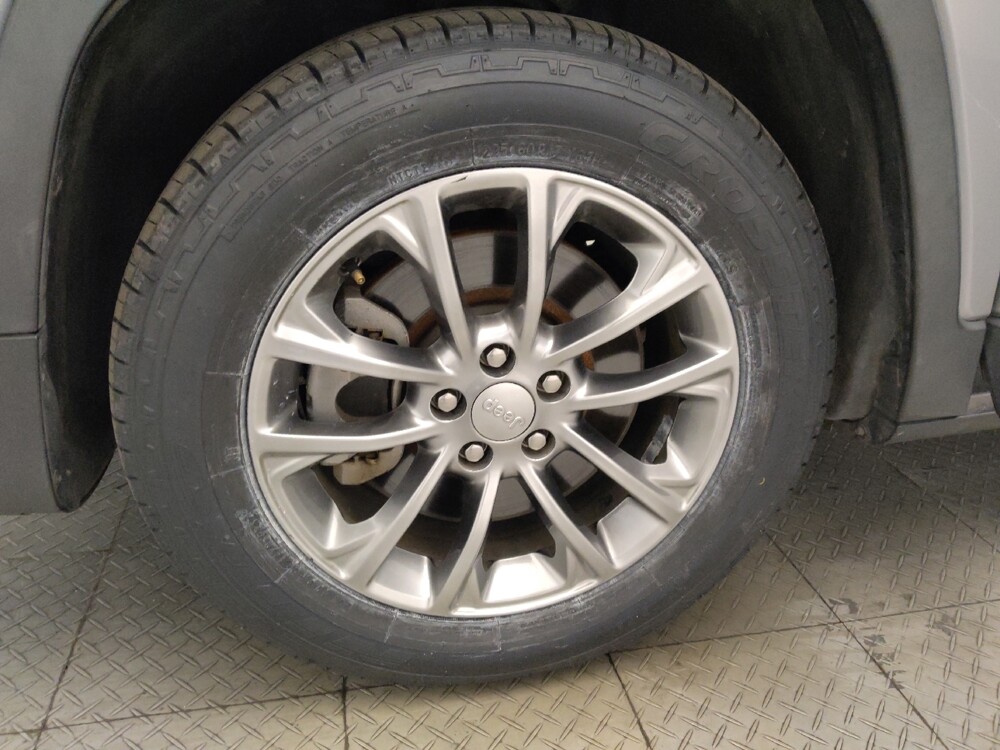 2019 Jeep Cherokee in Glendale, AZ 85301 - 18093784 31