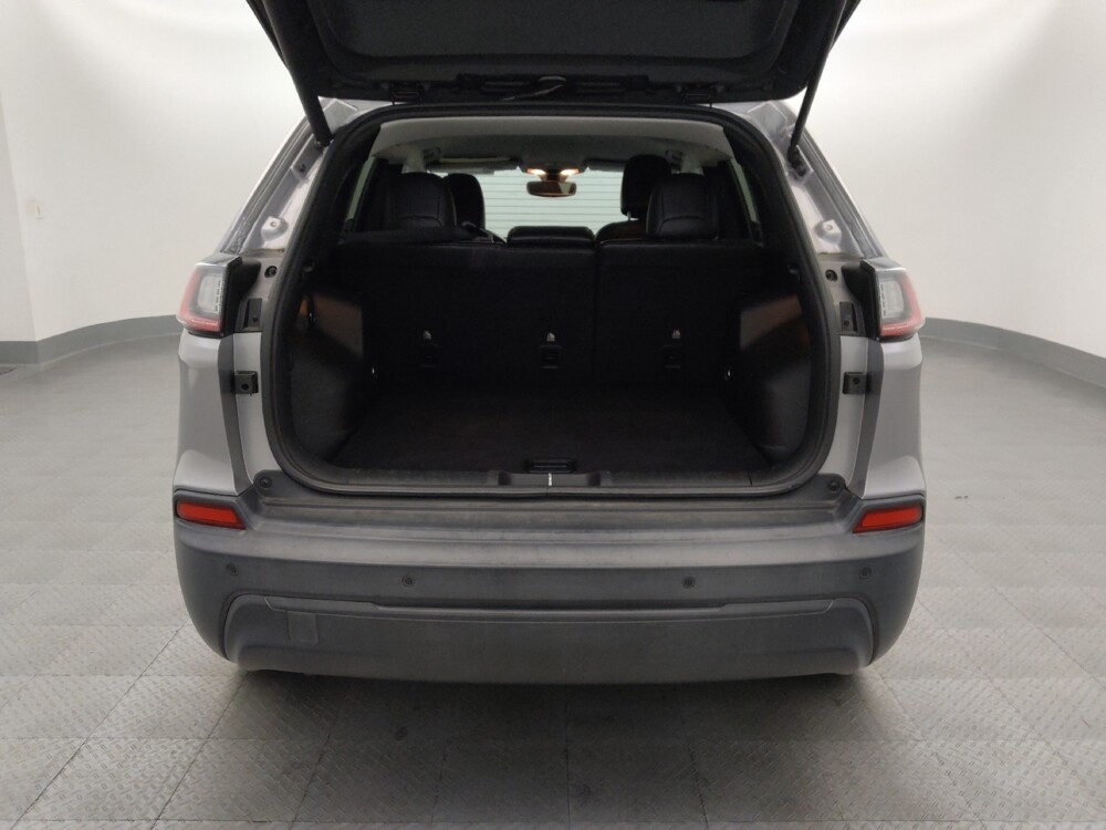 2019 Jeep Cherokee in Glendale, AZ 85301 - 18093784 29