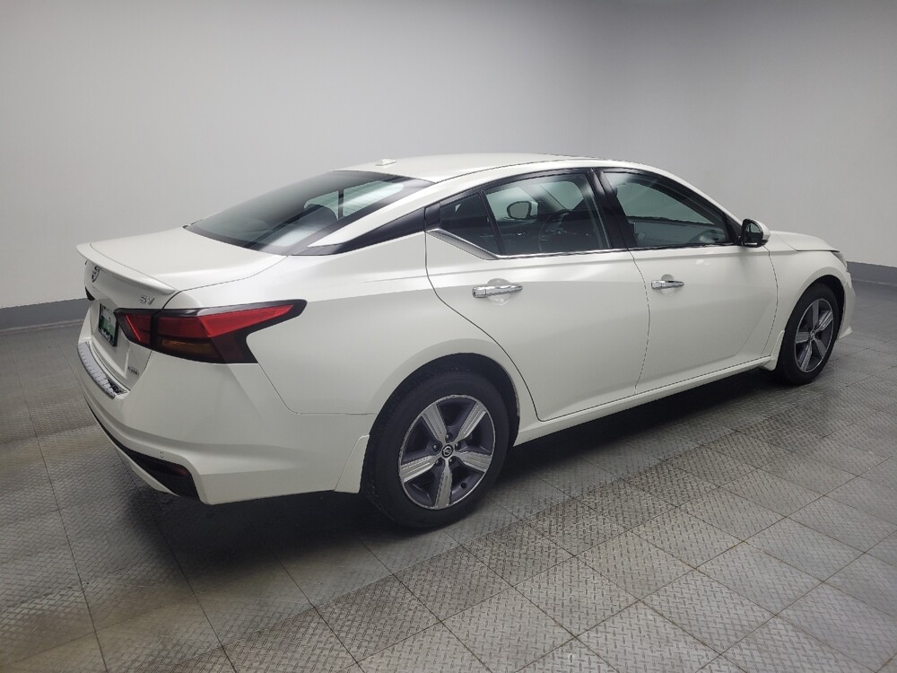 2019 Nissan Altima in Indianapolis, IN 46219 - 18093790 10