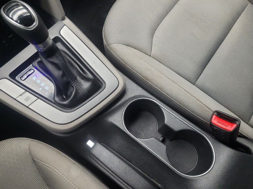 2017 Hyundai Elantra in Indianapolis, IN 46222 - 18093816 26