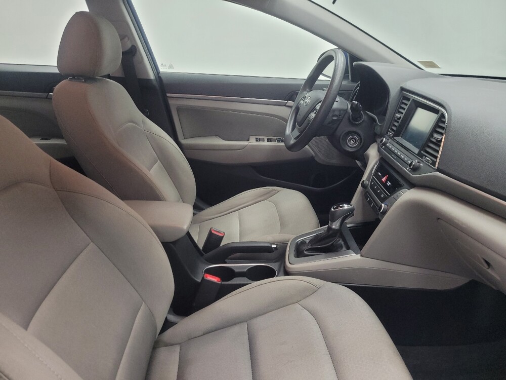 2017 Hyundai Elantra in Indianapolis, IN 46222 - 18093816 21
