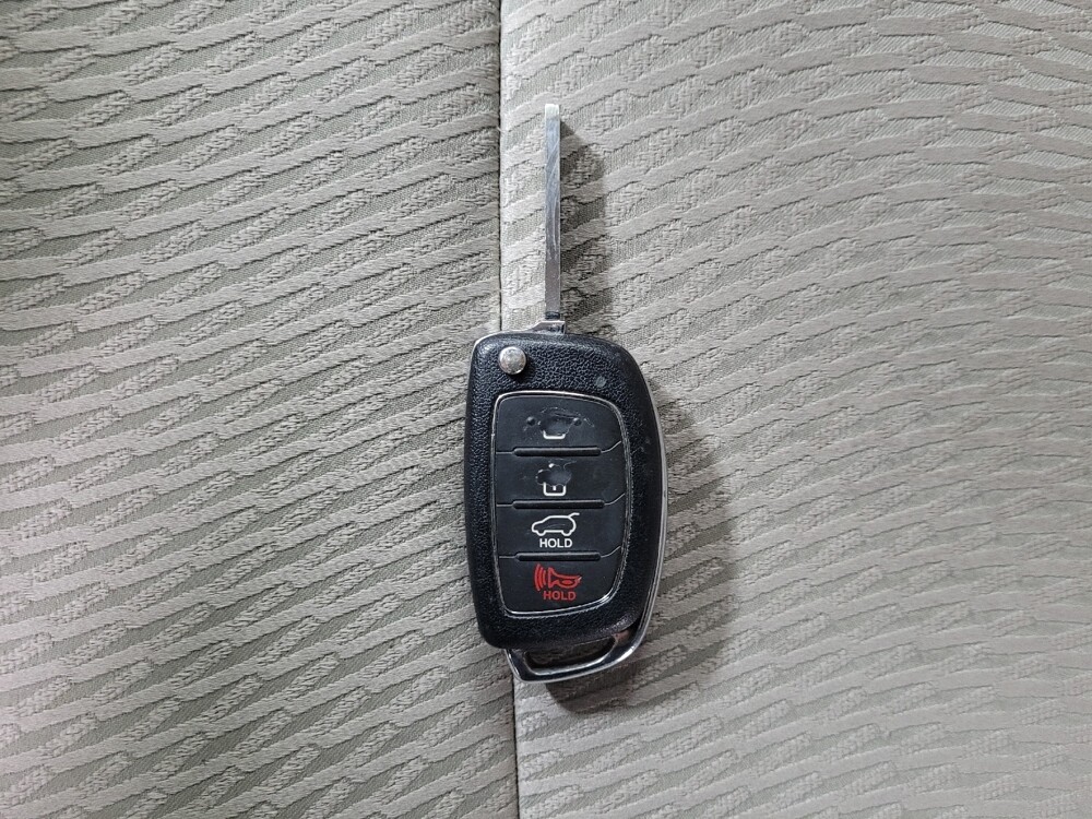 2014 Hyundai Santa Fe in Pittsburgh, PA 15236 - 18093822 32