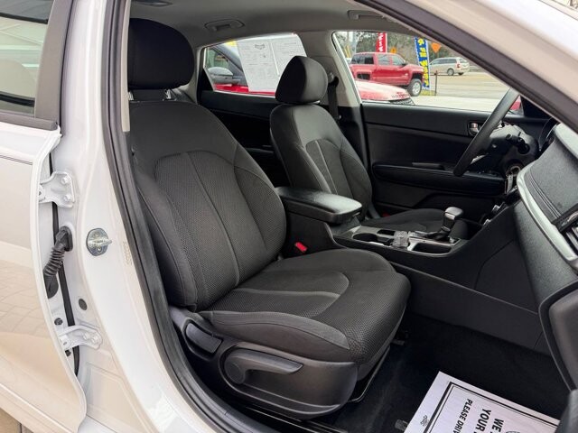 2020 Kia Optima in Knoxville, TN 37920 - 18093885 16