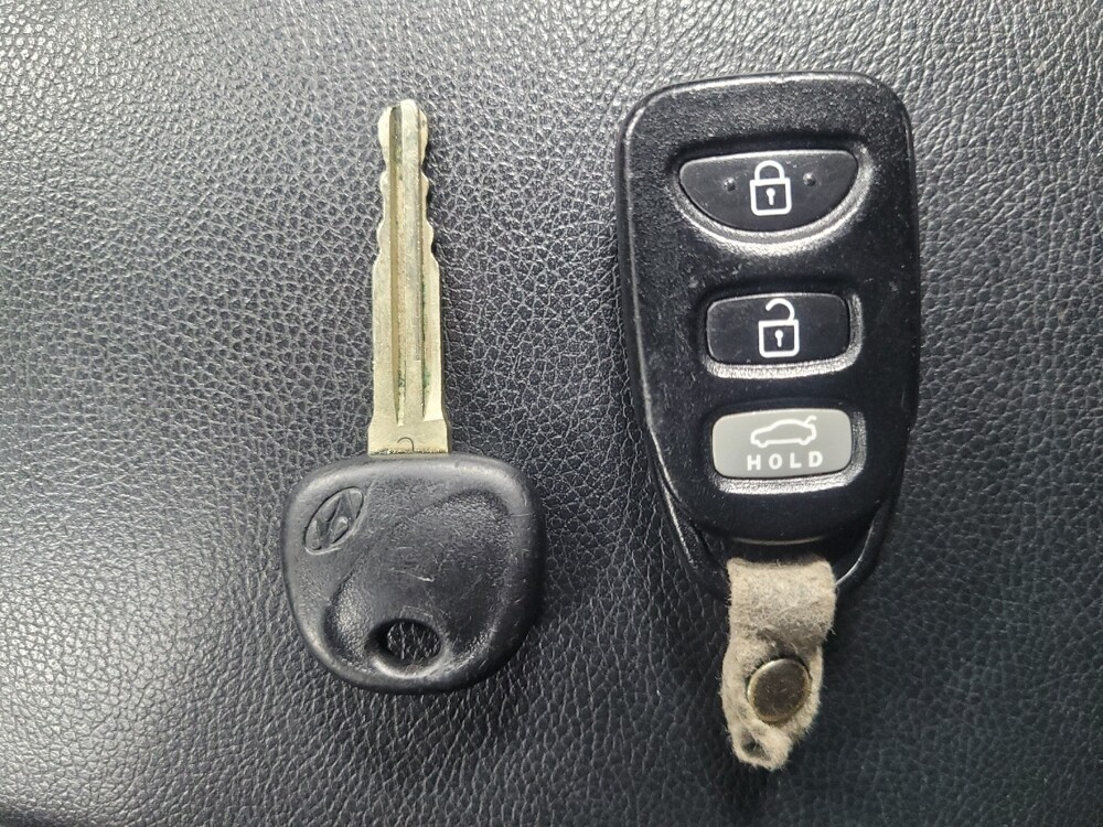 2013 Hyundai Elantra in Jackson, MS 39211 - 18093933 32