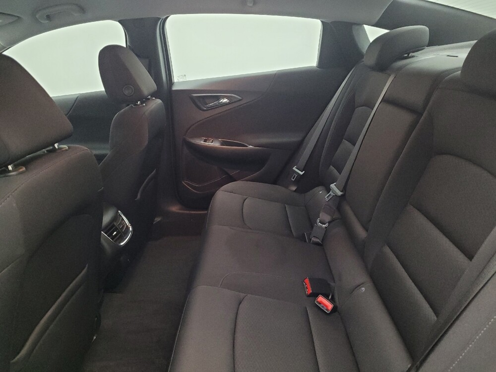 2021 Chevrolet Malibu in Cincinnati, OH 45255 - 18093978 18