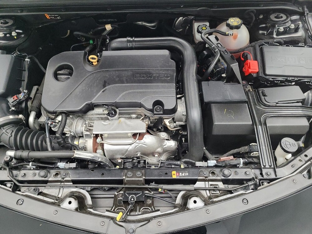 2021 Chevrolet Malibu in Cincinnati, OH 45255 - 18093978 30