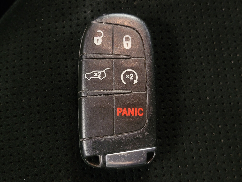 2018 Jeep Grand Cherokee in Hialeah, FL 33014 - 18093982 32