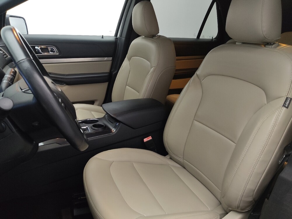 2019 Ford Explorer in Orlando, FL 32808 - 18093991 17