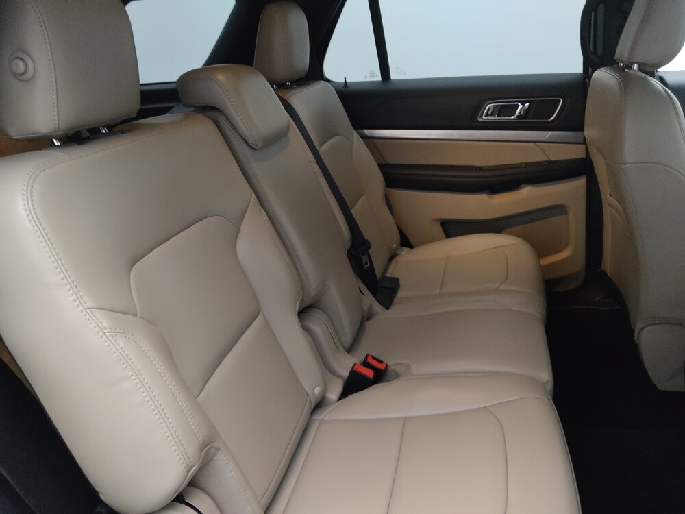 2019 Ford Explorer in Orlando, FL 32808 - 18093991 19