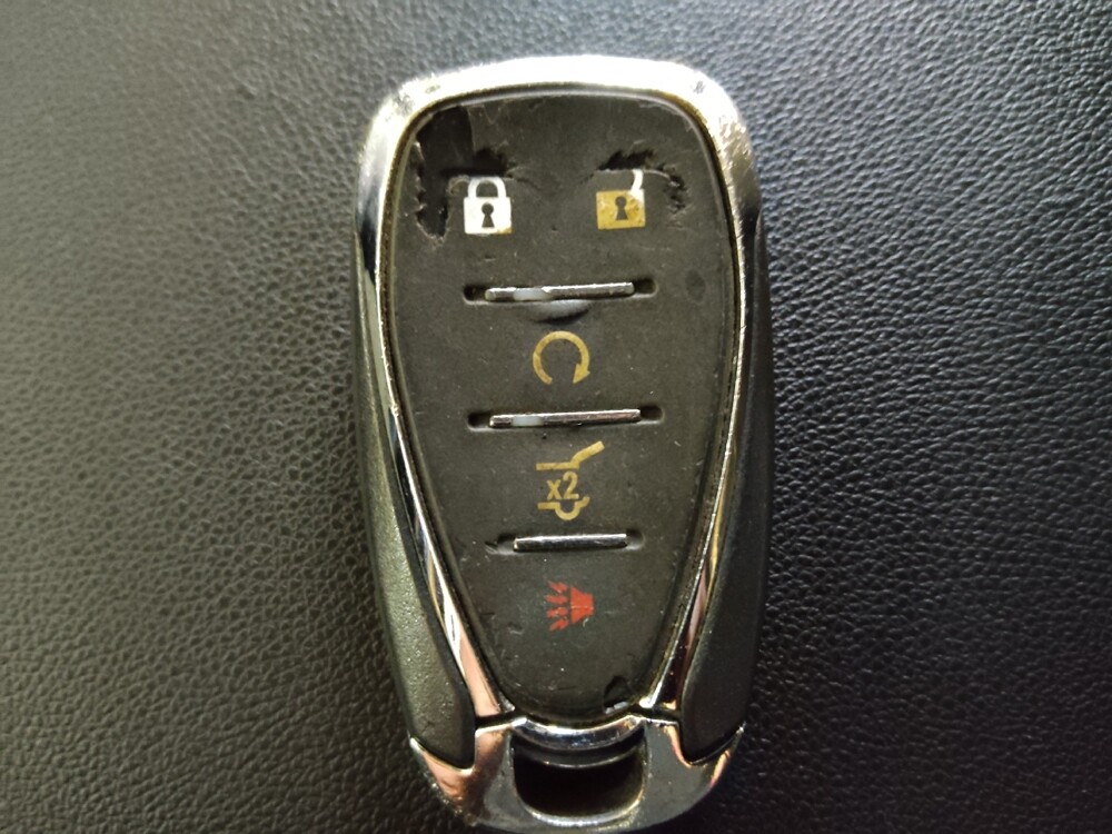 2020 Chevrolet Equinox in Greenville, SC 29607 - 18094000 32