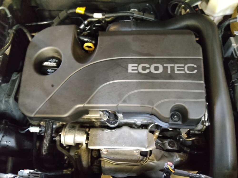 2020 Chevrolet Equinox in Greenville, SC 29607 - 18094000 30