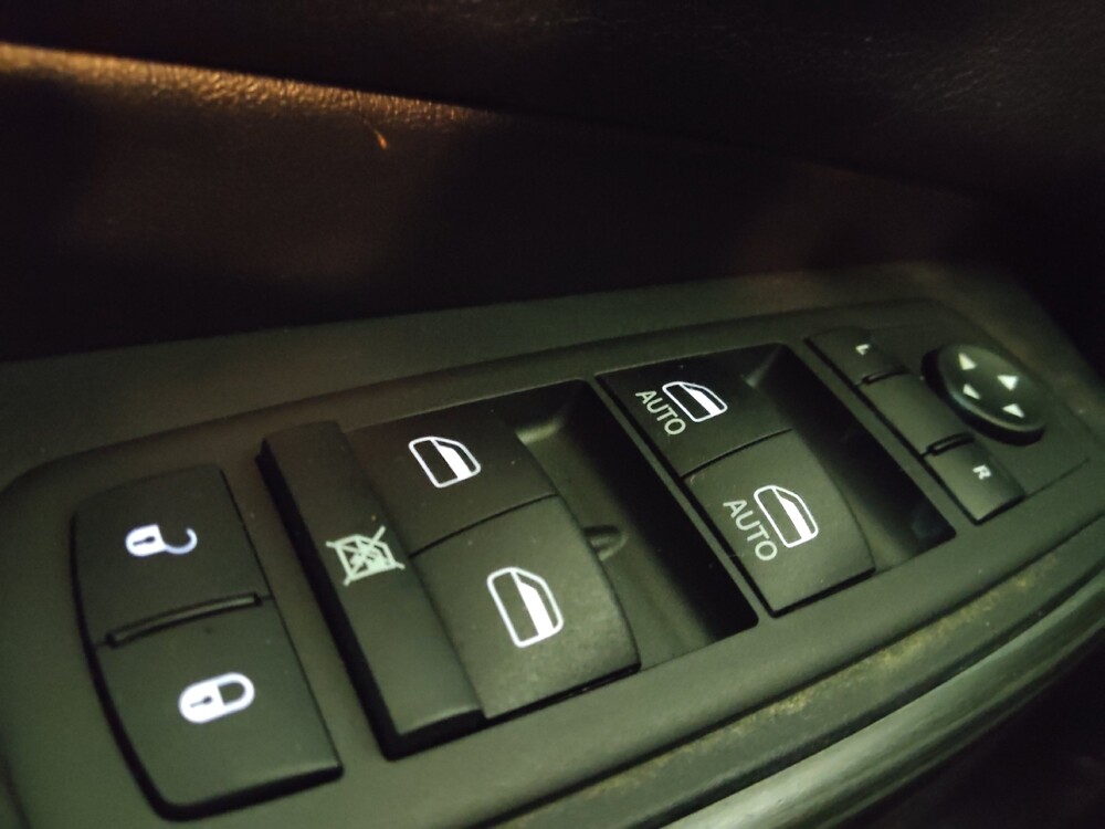 2016 Jeep Cherokee in Winston-Salem, NC 27103 - 18094005 27