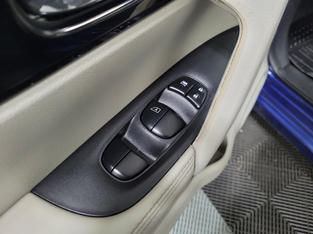 2018 Nissan Rogue Sport in Pittsburgh, PA 15236 - 18094022 27