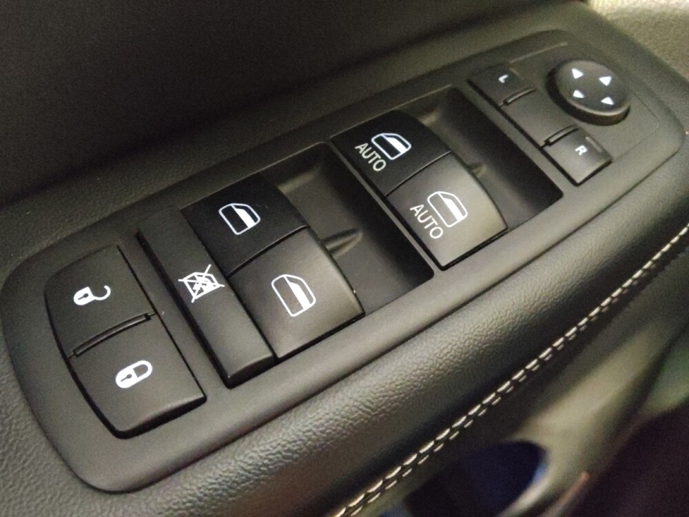 2017 Jeep Grand Cherokee in Baton Rouge, LA 70816 - 18094035 27