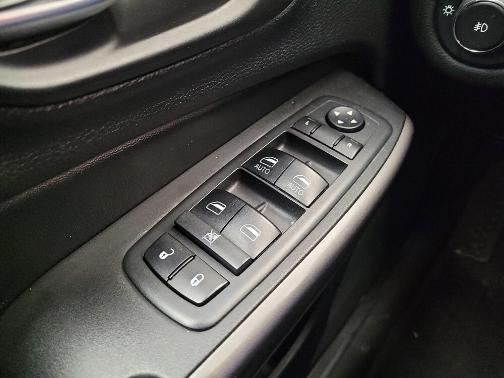 2019 Jeep Cherokee in Lexington, KY 40509 - 18094042 27