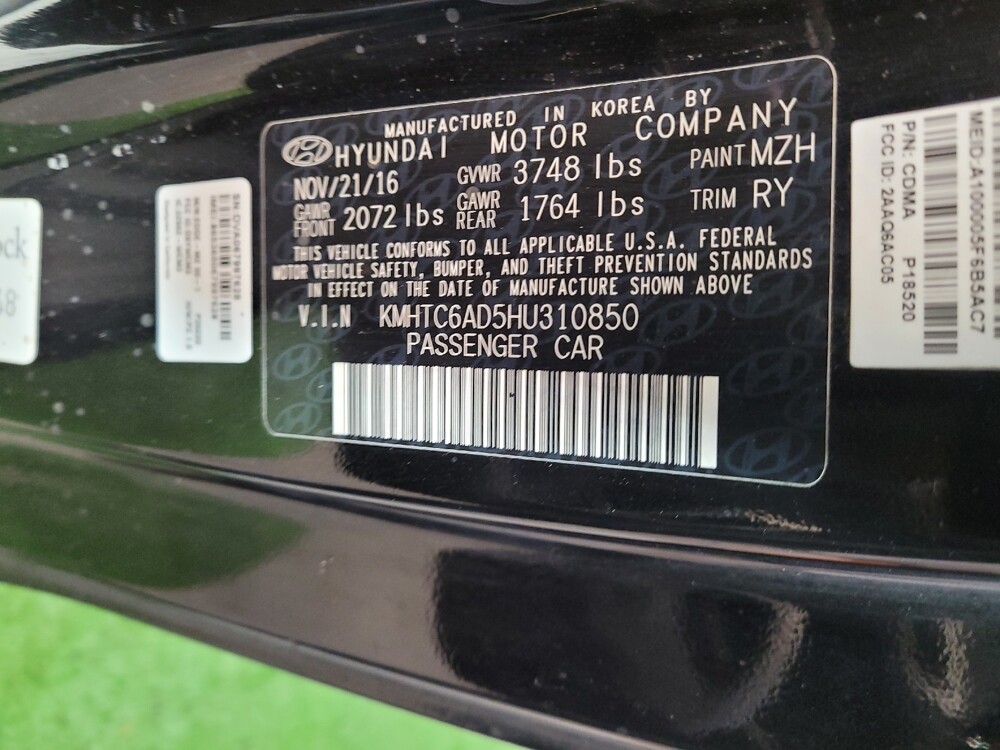 2017 Hyundai Veloster in Toledo, OH 43617 - 18094046 33