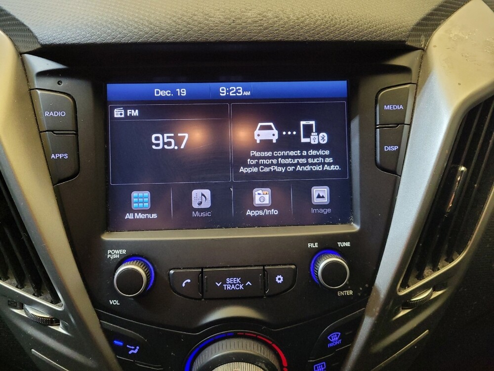 2017 Hyundai Veloster in Toledo, OH 43617 - 18094046 25